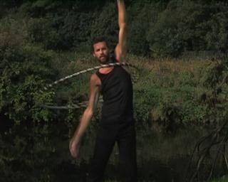 Arm im Hoop