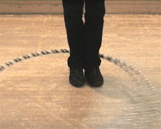 Animation Hooping mit beiden Füssen