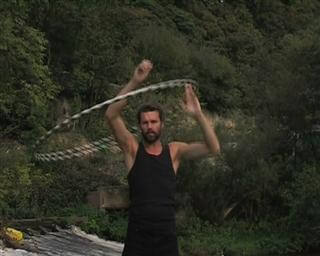 rechte Arm in den Hoop bringen