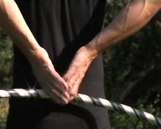 Handposition hinten mit Reifen