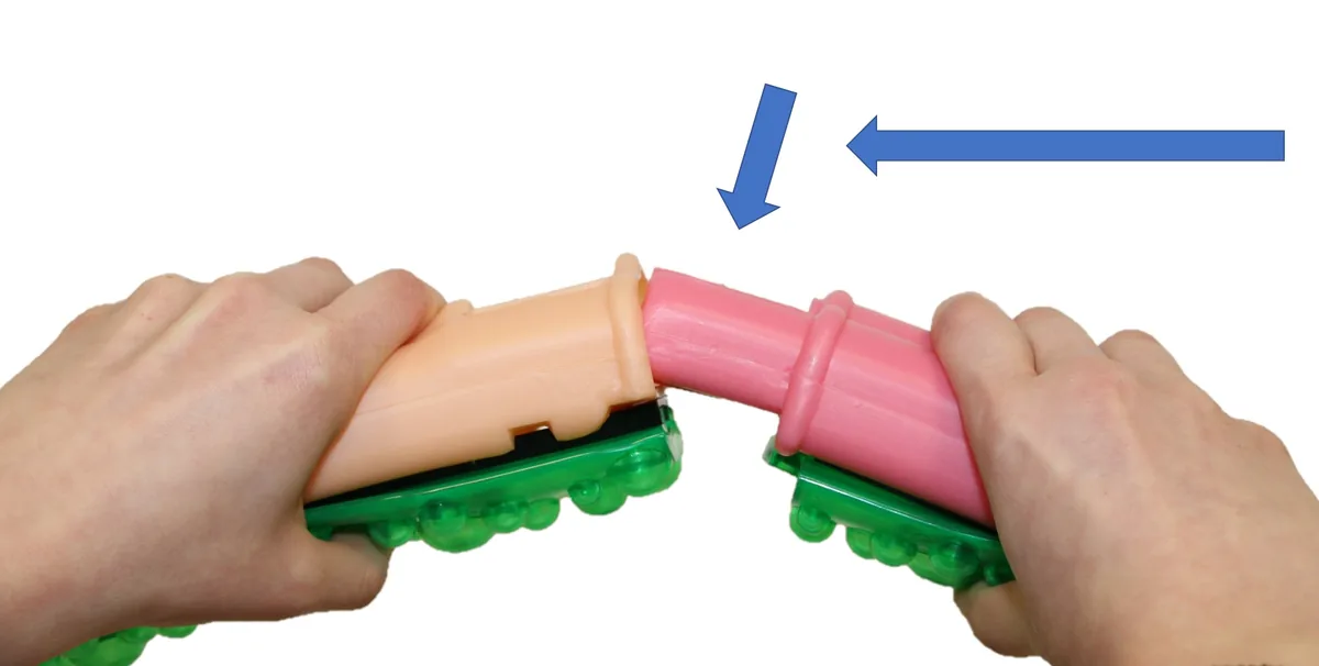 Hoopomania Vital Hoop: press the snap button and position the connector at an angle