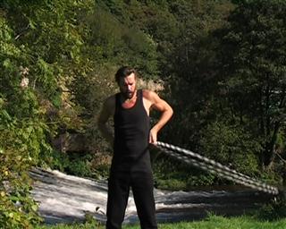 Hula Hoop in der linker Hand